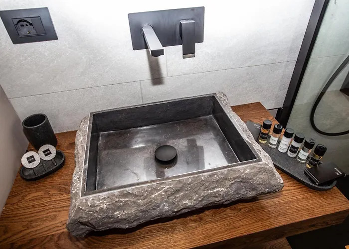 Whispering Pines Mountain View With Ski-in Access Apartment *